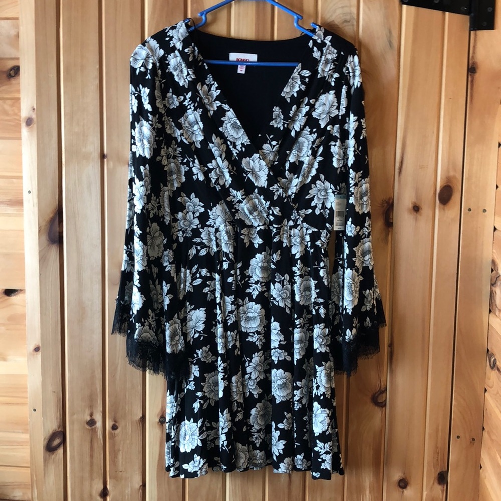 Beautiful Black & White Floral Dress ❕❔